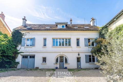 La maison historique en plein centre ville avec jardin