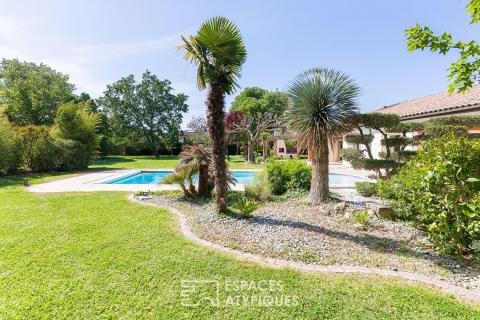 280sqm villa on its landscaped grounds