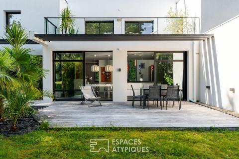 Maison contemporaine avec piscine intérieure, terrasse Sud et prestations haut de gamme