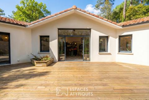 Villa de plain pied sur son vaste jardin arboré au coeur des rochelets