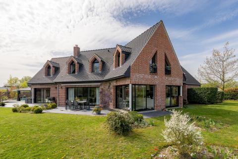 Exceptional villa on the first row of the golf course