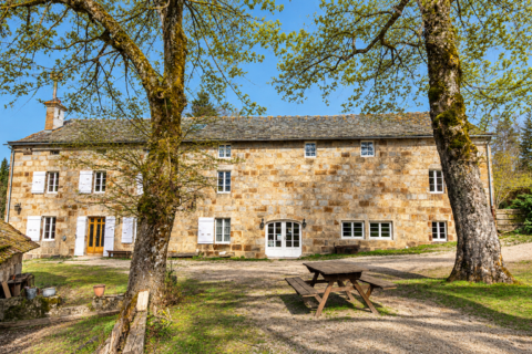 Equestrian centre on the border between the Ardèche and Haute-Loire regions