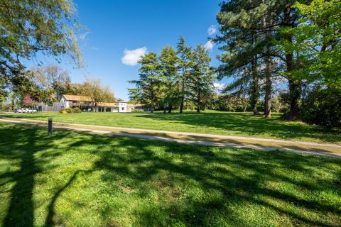 Propriété de caractère dans la prairie avec espace bien-être complet et garage quadruple