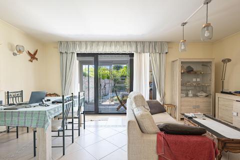 Appartement esprit « Villa » avec véranda et grand jardin à St Laurent-du-Var