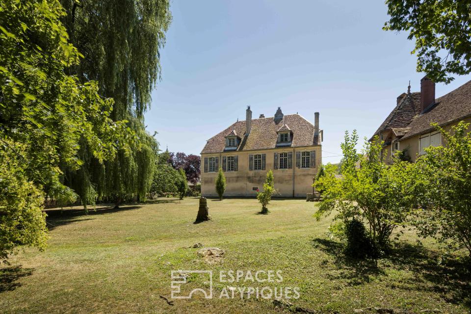 Demeure noble du XVIIIe inscrite MH avec parc proche de Gy
