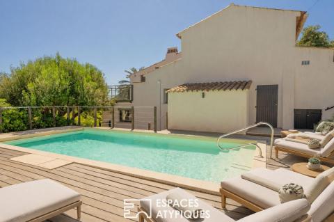 House-style apartment with terrace, swimming pool and partial sea view