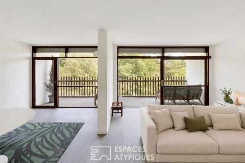 Architect-designed apartment with balconies and unobstructed views