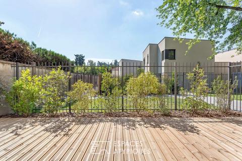 Maison élégante rénovée avec sa terrasse au calme