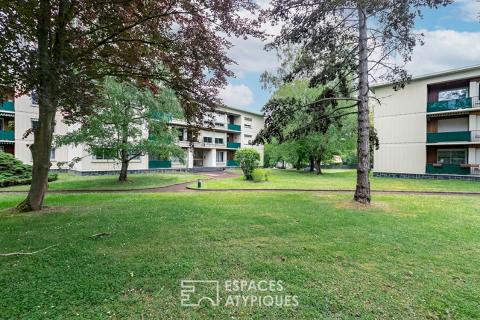 Grand appartement rénové dans résidence recherchée à proximité immédiate de Chantilly