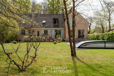 Maison contemporaine avec piscine dans un cadre verdoyant d&rsquo;exception