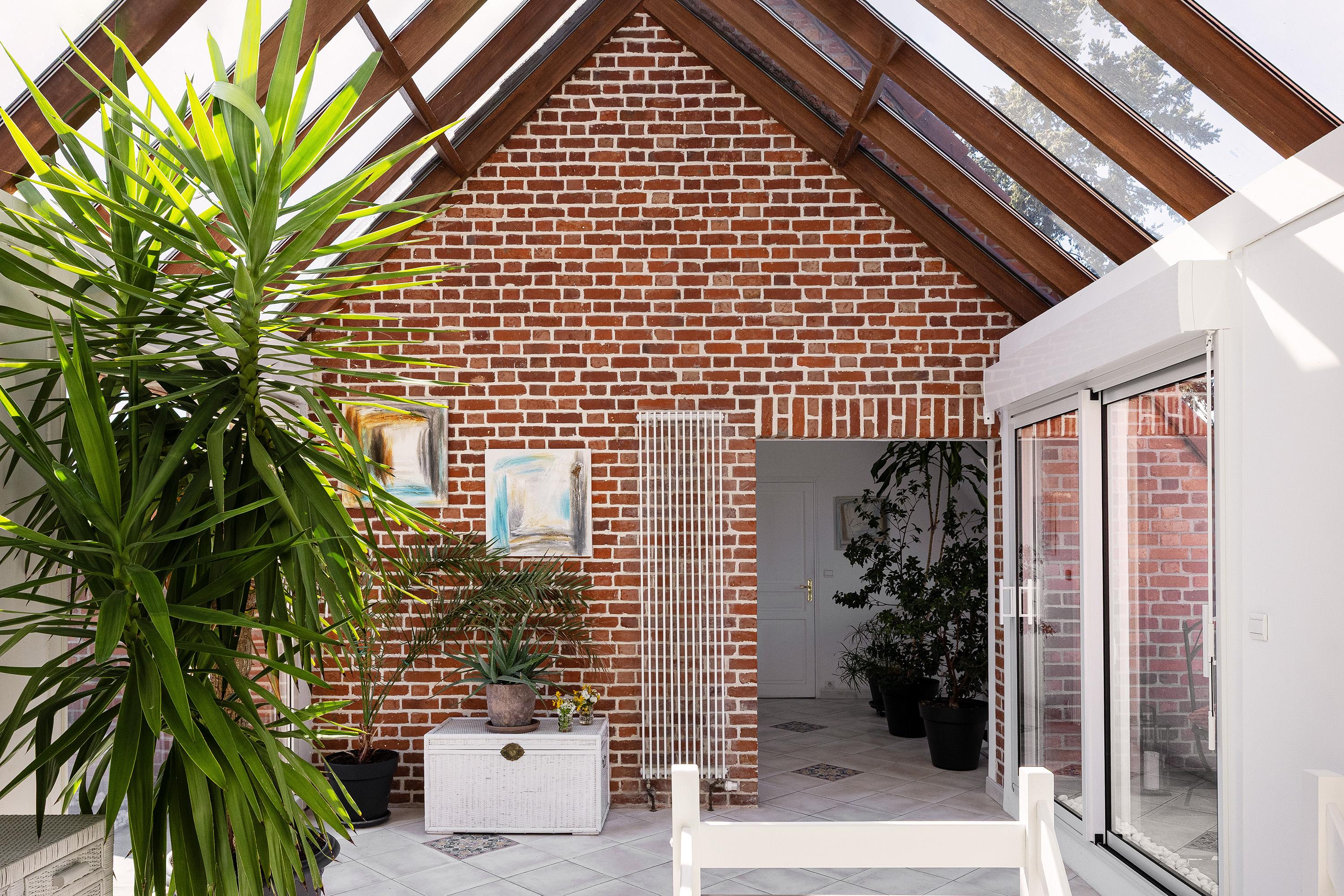 Architect-designed villa bathed in light in the heart of the Pévèle