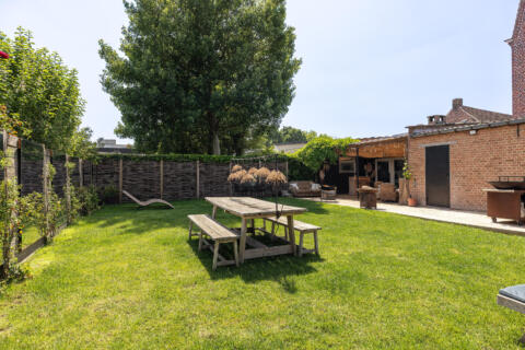 Maison de famille aux volumes pluriels avec jardin