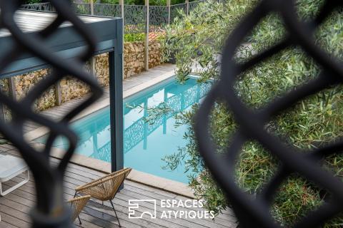 L&rsquo;élégance bourgeoise au coeur d&rsquo;un jardin secret avec piscine