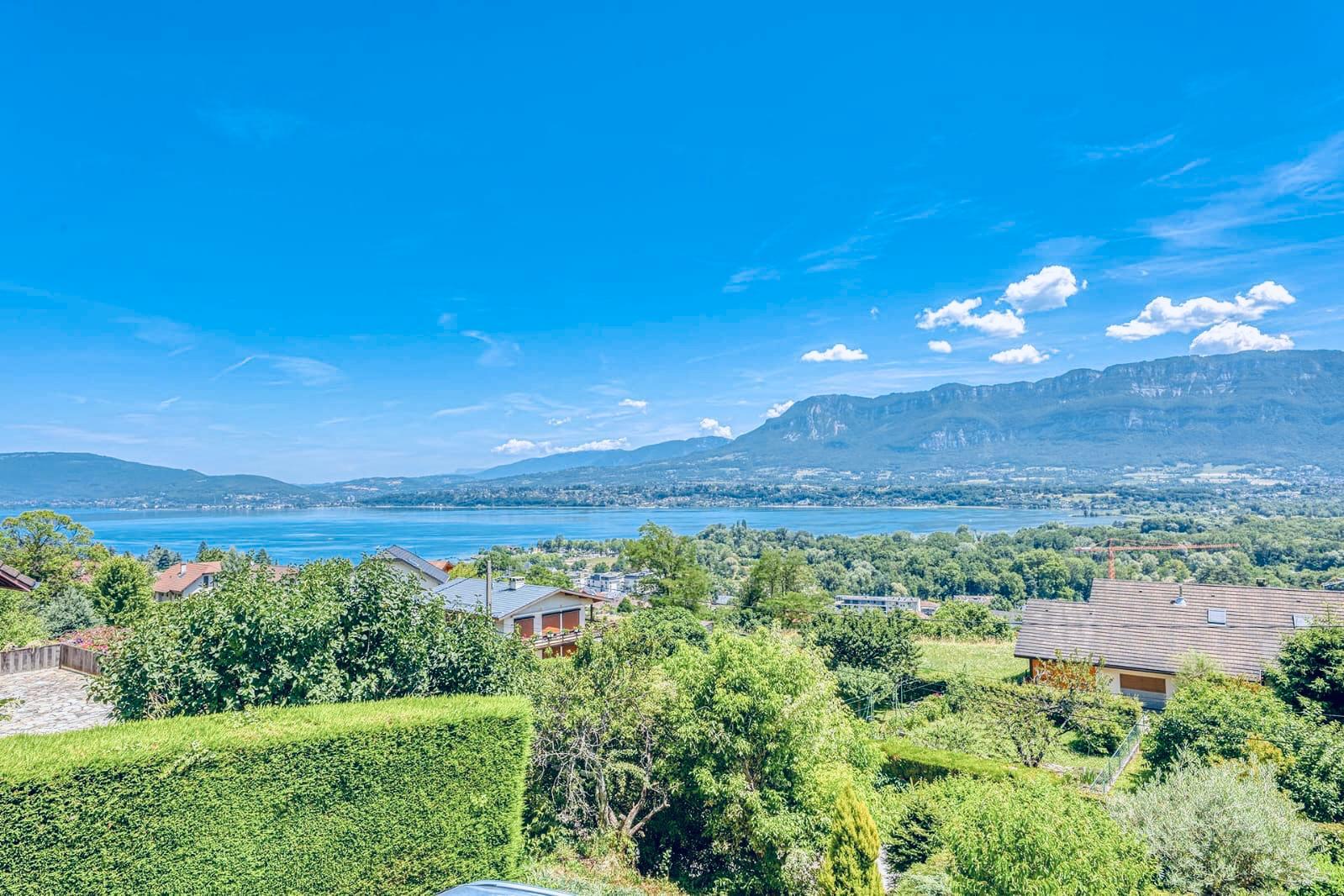 Villa avec vue sur le lac et le massif de Belledonne