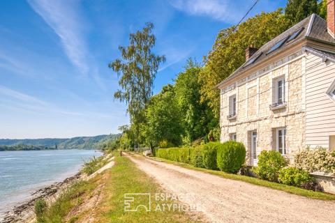 Maison en pierre de taille en bord de Seine