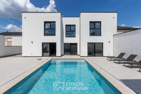 Maison contemporaine aux lignes épurées avec piscine