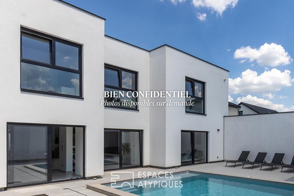 Maison contemporaine aux lignes épurées avec piscine