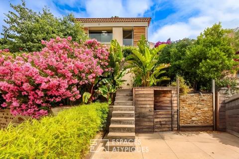 Villa with harbor view on the slopes of Mount Faron