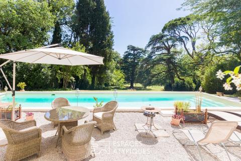 Remarkable manor house in Revel and its park