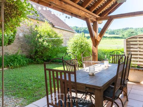 Elegant townhouse in the heart of a Burgundy village
