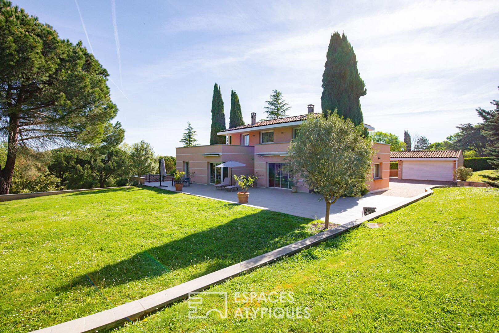 Architect-designed house in the heart of a wooded park on the outskirts of Toulouse