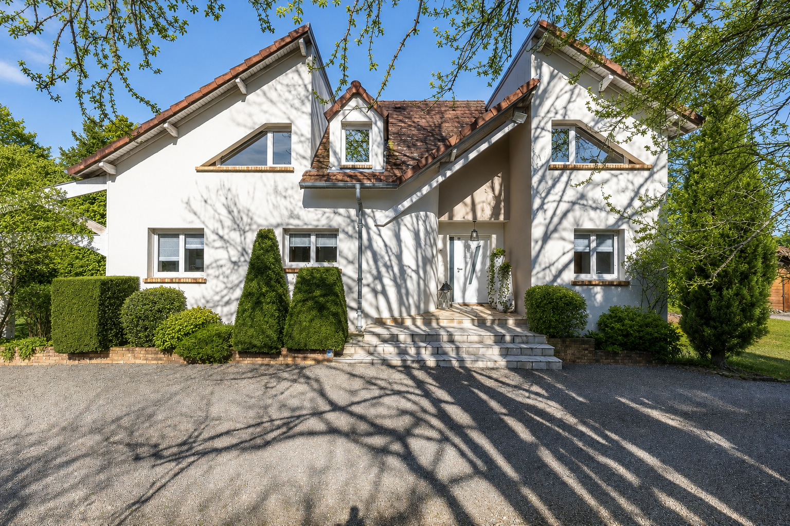 Maison familiale avec sa vue dégagée, sa piscine et son jacuzzi