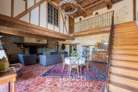 Large 17th-century stone family home and its outbuilding