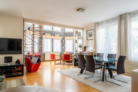 Bright duplex in the heart of a secure setting in Old Lille