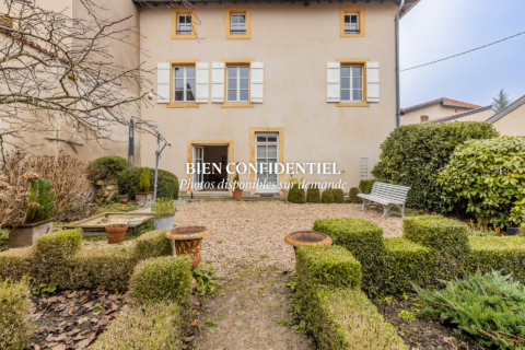 Characterful Lorraine house with generous proportions