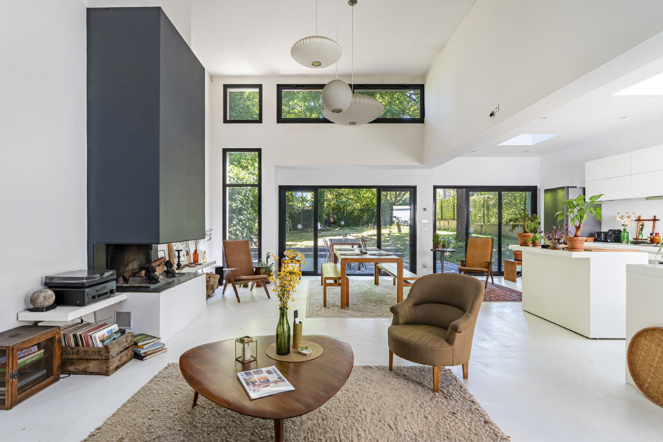 Maison avec extension contemporaine et esprit loft au coeur du Domaine de la Marche