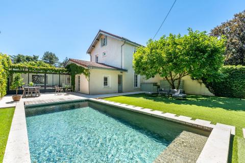 Maison 1930 rénovée avec piscine