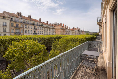 Appartement bourgeois d’exception rénové par architecte avec balcon filant – cours Franklin Roosevelt