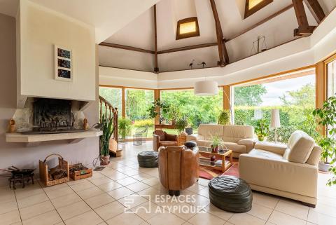 Thatched cottage with magnificent proportions
