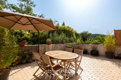 Stunning house full of character with a garden and terrace, close to the sea.