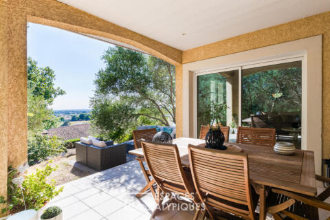 Family home with panoramic views near Toulouse