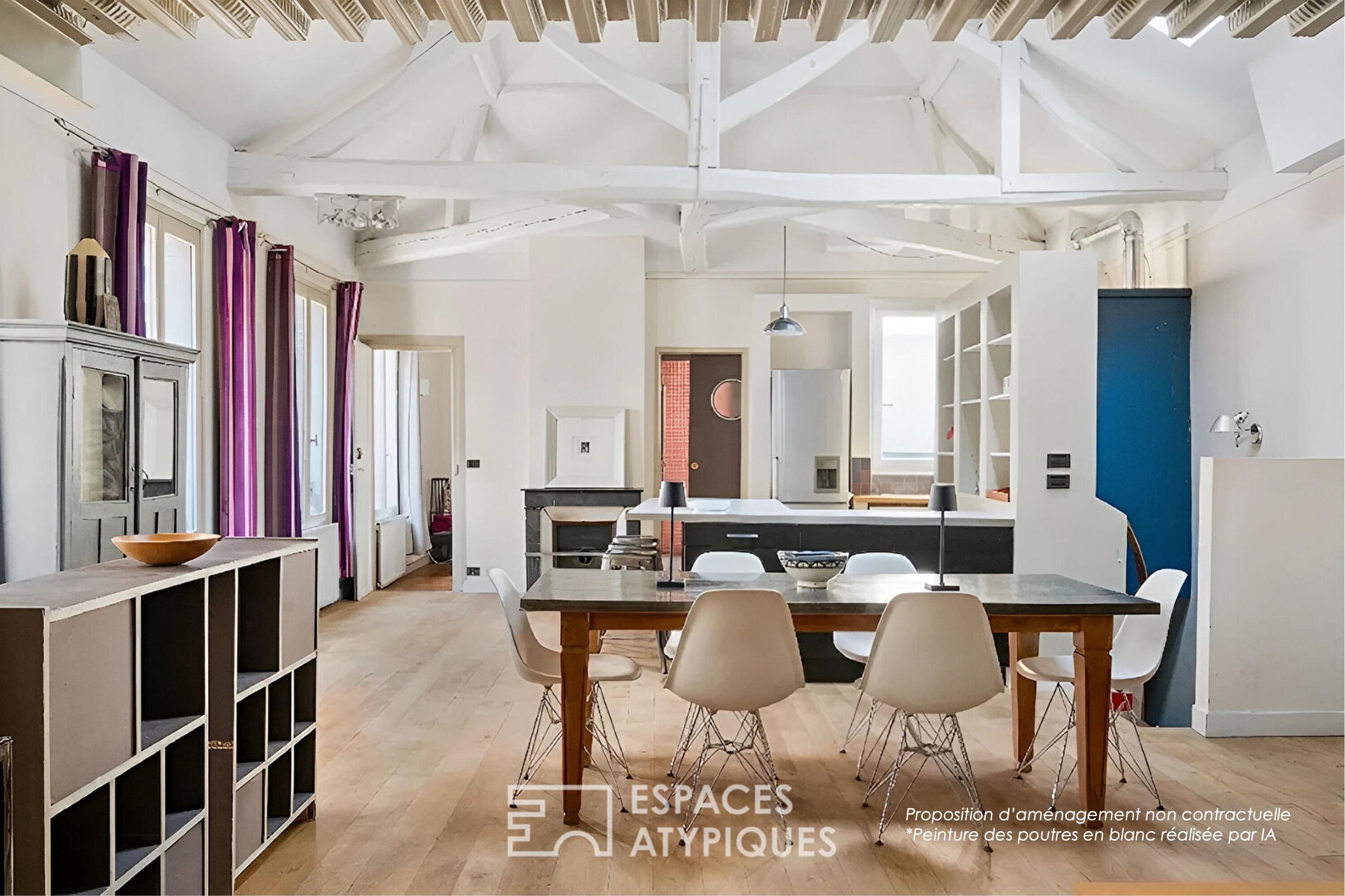 Loft en étage avec charpente apparente aux Batignolles