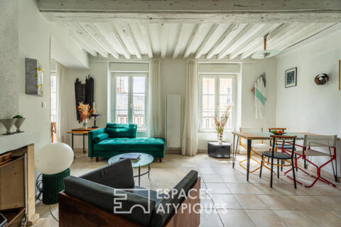 Designer apartment with terrace in the heart of the historic center