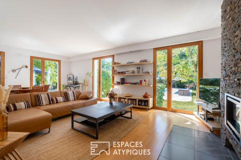 Family home, its wooded garden and swimming pool – Saint Etienne de Montluc