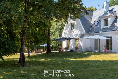 Family home, its wooded garden and swimming pool – Saint Etienne de Montluc
