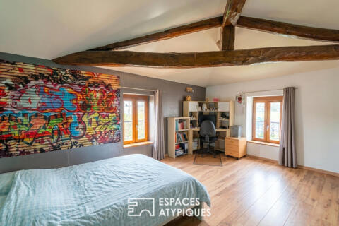 Charming house with outbuildings and swimming pool in the town centre of Castelsarrasin