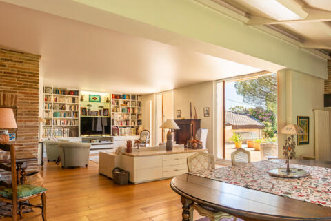 Architect-designed home in the heart of Beaumont de Lomagne