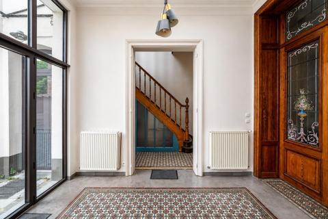 Maison semi-bourgeoise au cachet unique à réinventer