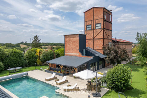 Ancienne usine réhabilitée avec dépendance et piscine