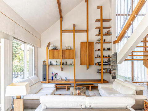 Maison d’architecte 80’s à Yèvre-le-Châtel