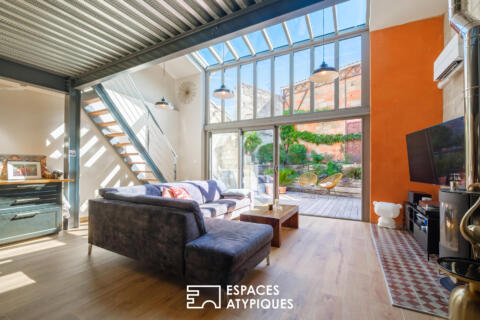 Esprit loft en coeur de ville : lieu de vie climatisé avec terrasse et garage