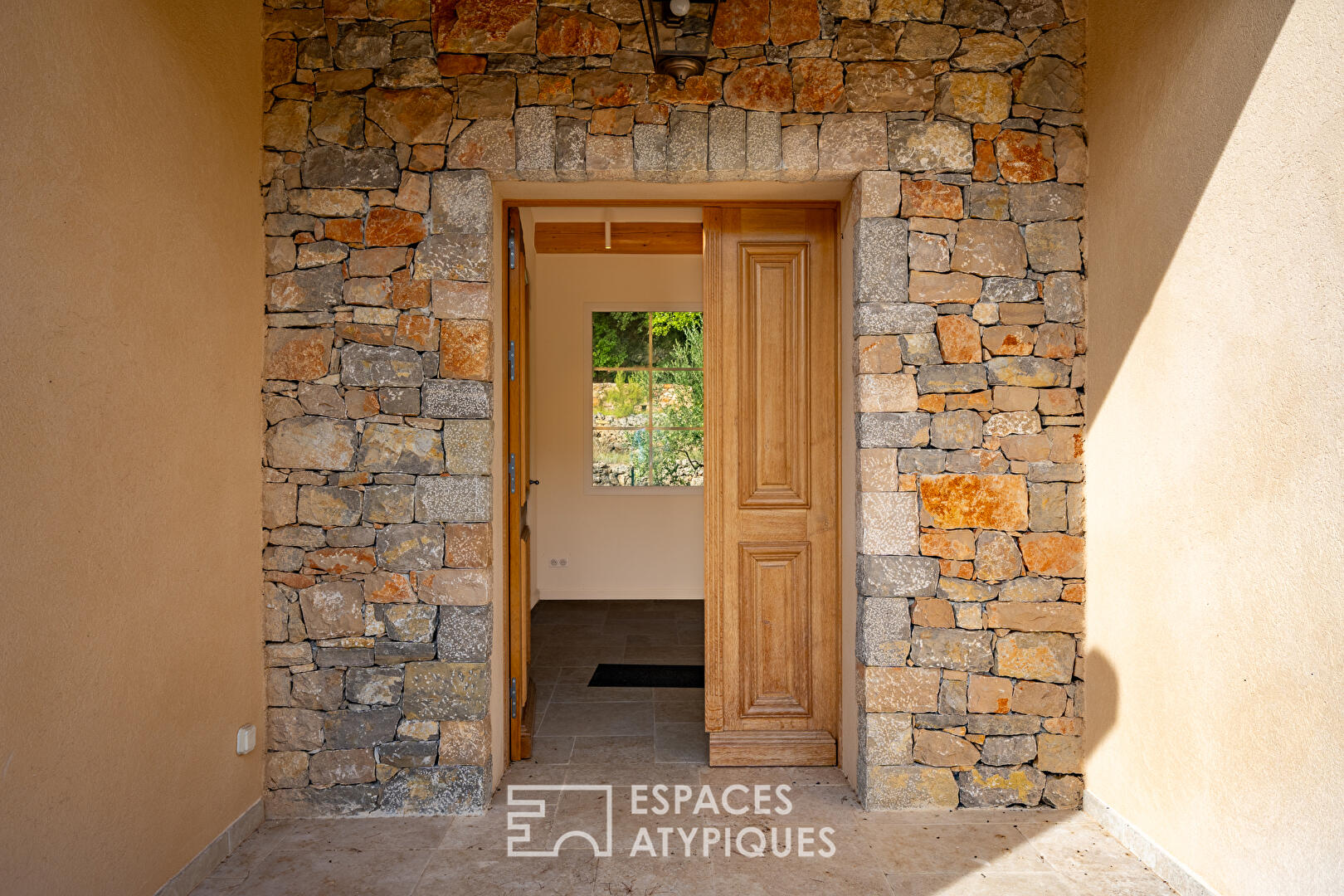 Bastide contemporaine neuve au coeur de la nature