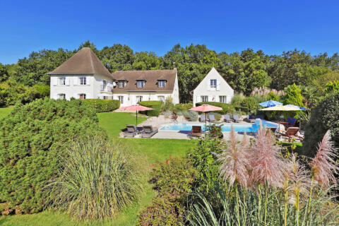 Estate in Germigny-l’Évêque: three houses and a wellness area on 2.4 hectares