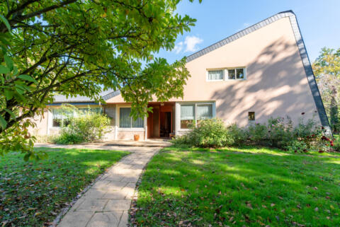 Maison d&rsquo;architecte 70&rsquo;s le calme à la ville.
