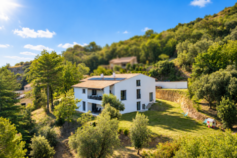 Renovated house with high-quality features and panoramic views
