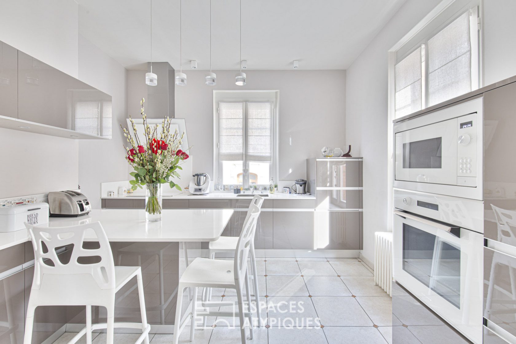 Maison bourgeoise joliment rénovée avec piscine